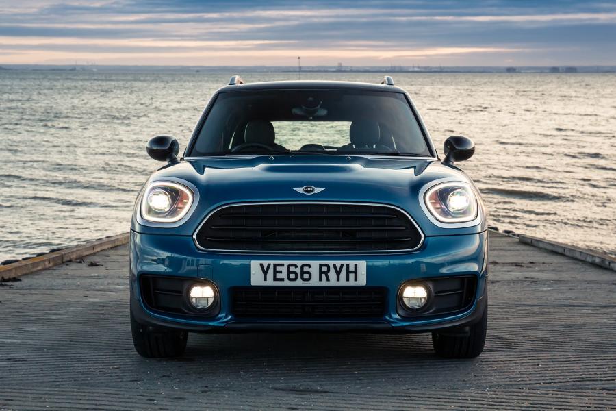  Mini Cooper D Countryman 2017 года  (UK) (фото 19 из 29)